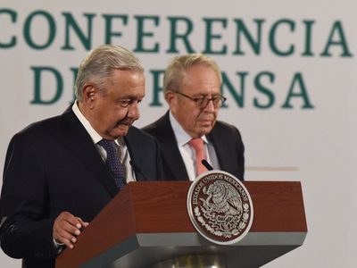 AMLO defiende a Hugo López-Gatell es "un especialista de primera"