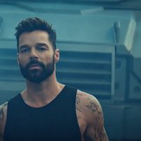 Ricky Martin estrenó su nuevo video y generó escándalo