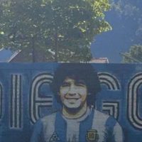 En San Martín de los Andes: Gianinna Maradona se emocionó con un mural del Diez