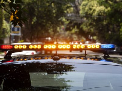 Balean a dueño y empleada de cafetería en Iztapalapa tras presunta extorsión