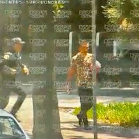 Capturan al sujeto que agredió a un joven dentro de un Taquearte; le encuentran droga (Video)