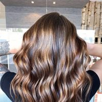 Con una cuchara e ingredientes que tenés en casa, prepará esta mascarilla para reparar e hidratar el cabello seco