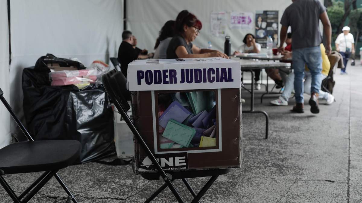 Una casilla de la elección judicial