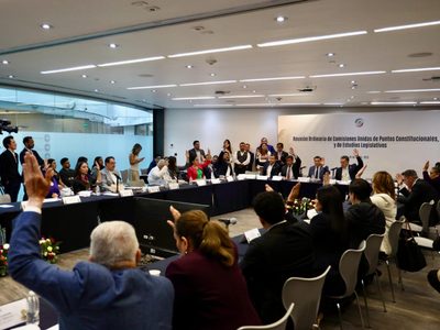 Reforma que da apoyo económico a jóvenes que no estudian ni trabajan avanza en el Senado