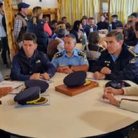 Discuten un plan para evitar los animales sueltos en la ruta y el robo de ganado