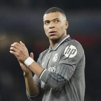 Kylian Mbappé será baja del Real Madrid por tres semanas tras lesionarse la rodilla izquierda