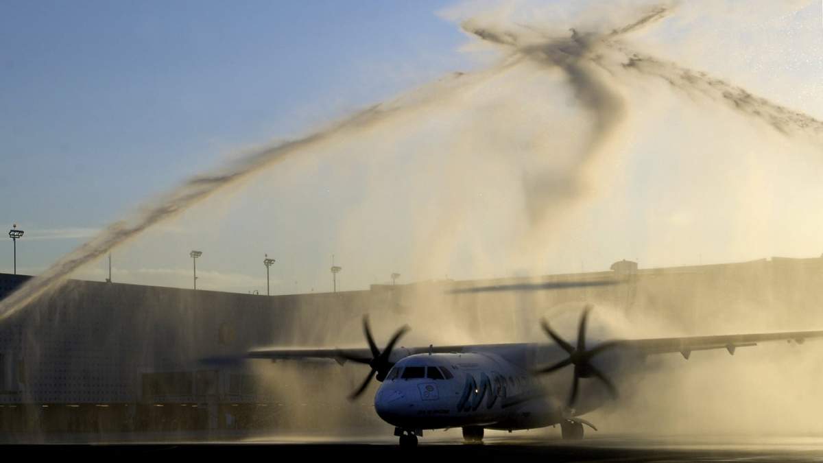 Primer vuelo de Aeromar en el AICM