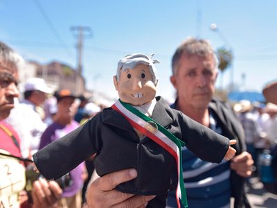 #UniversitariosConAMLO, trending topic de respuesta a un sondeo del periódico Reforma