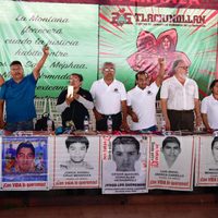 Familiares de los 43 exigen a AMLO respuesta efectiva del paradero de los normalistas