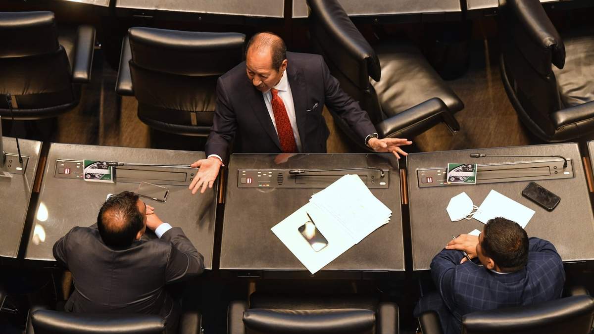 Sesión de la Comisión Permanente en el Senado de la República