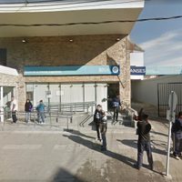 Para evitar aglomeraciones, toman medidas de precaución en las filas de los cajeros de La Matanza