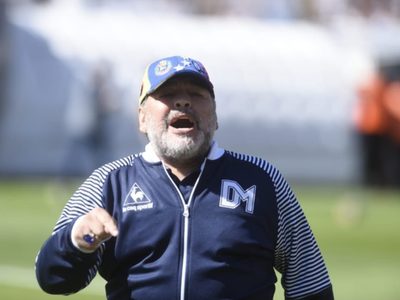 ¿Maradona se despide de Gimnasia antes de que vuelva el fútbol?