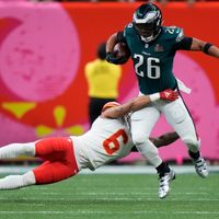 Saquon Barkley, corredor de Eagles, establece récord de la NFL de yardas incluyendo playoffs