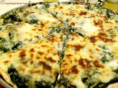 Pizza con masa de pollo: cerrá el sábado con esta increíble y facilísima receta que vas a amar