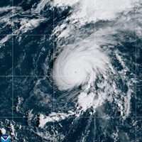 Gabrielle se intensifica rápidamente a huracán categoría 3 en el Atlántico, lejos de tierra firme