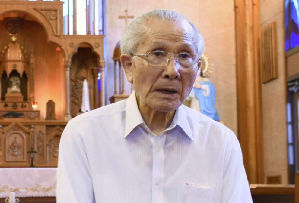 Shigemi Fukahori es entrevistado en la catedral Urakami de Nagasaki, en el sur de Japón, el 29 de julio de 2020. Shigemi Fukahori, un sobreviviente de la bomba atómica de 1945 Nagasak
