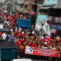 Las imágenes del día: desde el muro de Trump hasta el Holocausto