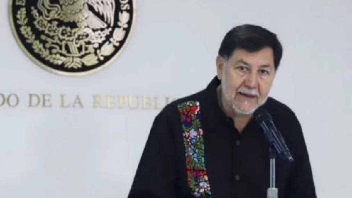 Polémica en redes por uso de vehículo de alta gama por parte de Fernández Noroña; el senador asegura que es un préstamo temporal.