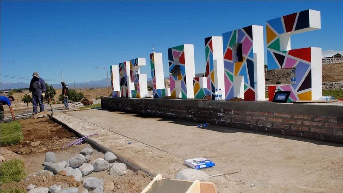 El intendente de Las Lajas negó irregularidades en la habilitación de una cantera. Fuente: (Facebook)