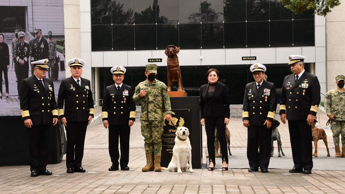 La escultura de Frida en el Centro de Estudios Superiores Navales de la Semar