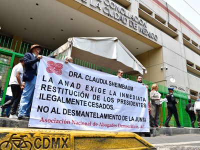 Miembros de la ANAD protestan contra destituciones en Conciliación y Arbitraje de la CDMX