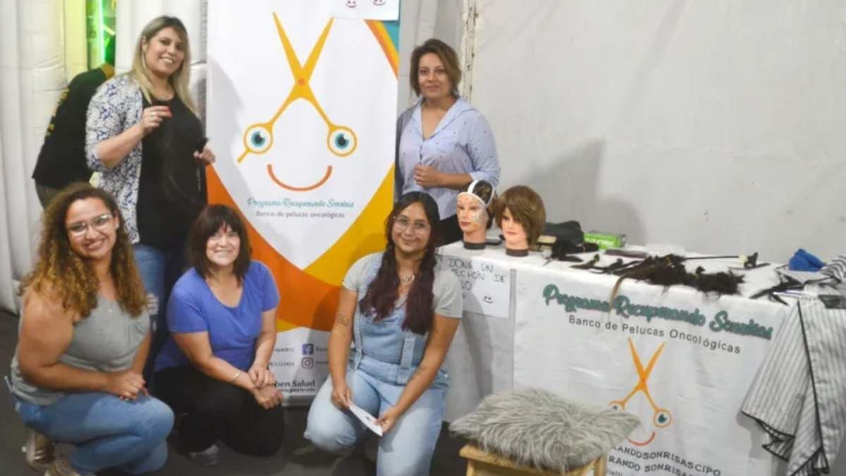 Recuperando Sonrisas realiza una campaña para fabricar pelucas solidarias. Fuente: (Facebook)