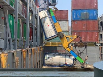 Denuncian ante la Profepa un derrame químico en el puerto de Manzanillo