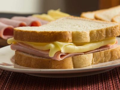 Mirá cómo podés frizar el queso y el jamón para que te rinda más tiempo y sin que se dañe