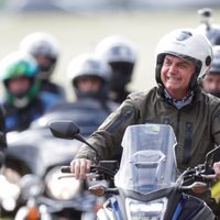 Insólito: multan a Bolsonaro por romper las normas sanitarias contra la pandemia