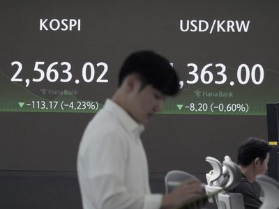Índice Nikkei de Japón se desploma 12.4% entre temor en los mercados por la economía de EU