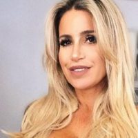 "¡Sin censura!" Florencia Peña se sacó todo frente al mar y... ¡Se paseó totalmente al natural!
