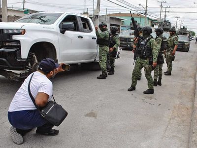 Familiares de jóvenes acribillados en Nuevo Laredo denuncian hostigamiento de militares