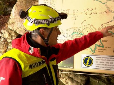 Cinco personas están atrapadas tras inundarse una cueva en Eslovenia