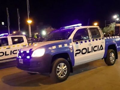 Violenta pelea callejera en la zona de clubes en Neuquén dejó un joven herido