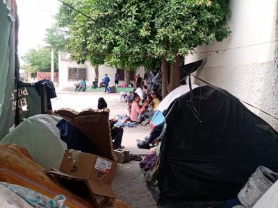 Dejan abandonados a cientos de migrantes en desierto de Durango
