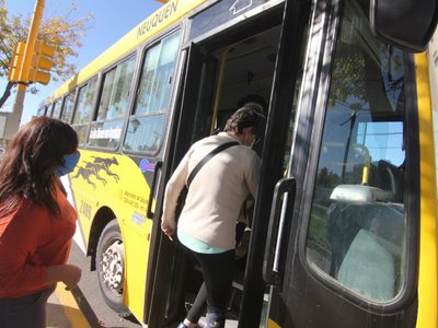 Debido a la lluvia, la Municipalidad de Neuquén cambió rutas de colectivos de la ciudad