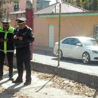 Ejecutan a tres personas y abandonan los cuerpos dentro de un Jetta en Teotihuacán