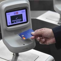 Ya es posible pagar en el Metro con el teléfono o tarjeta de crédito y débito. Así funciona (Video)