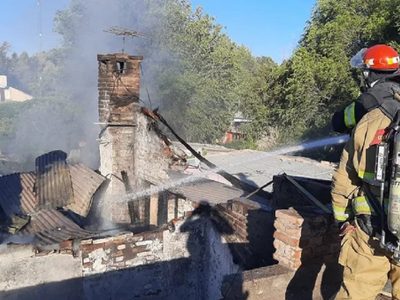 Un incendio destruyó un conocido restaurante de Piedra del Aguila