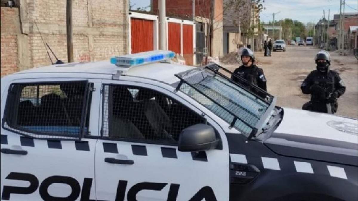 El allanamiento en el que fue detenida Jesica Soazo y su hermano. Fuente: (Tu Noticia)