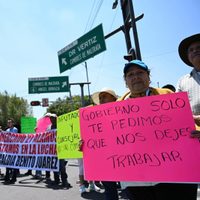Bloqueos de comerciantes colapsan el tráfico en la CDMX (Videos)