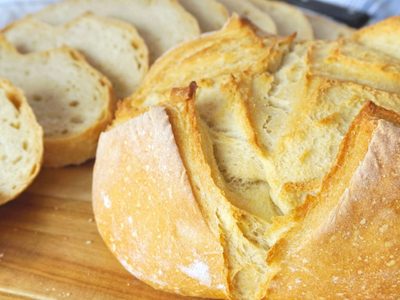 Pan casero sin amasar y muy crujiente: la receta perfecta que vas a hacer una y otra vez
