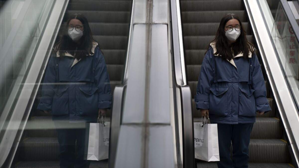 Japón y Corea del Sur defendieron el miércoles las restricciones de salud pública a viajeros procedentes de China, un día después de que Beijing dejó de emitir nuevas visas