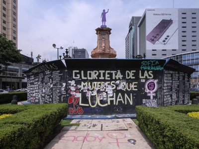 Sheinbaum insiste en colocar la estatua “La Joven de Amajac” en lugar de la de Cristóbal Colón