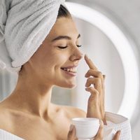 Los productos antienvejecimiento valen fortuna: prepará estos 3 aceites naturales para tener la piel más tersa