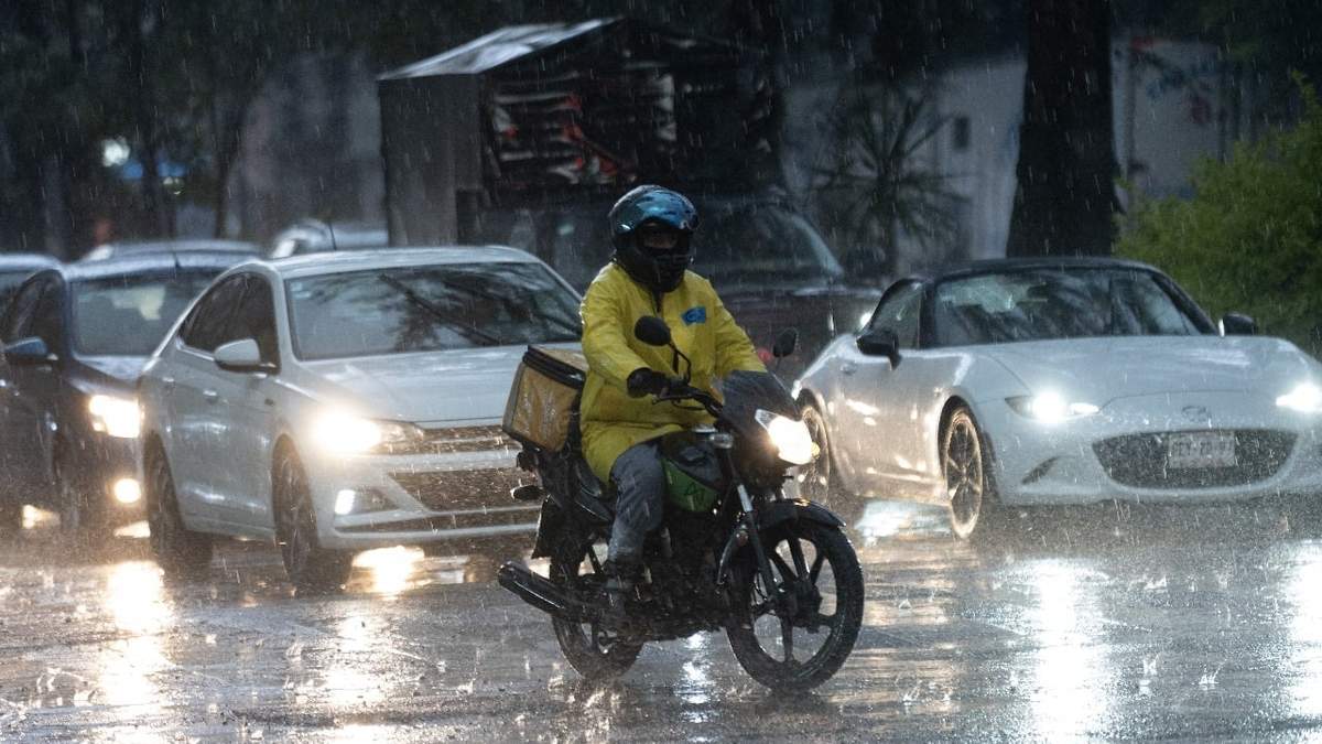 Probabilidad de lluvias e intervalos de chubascos en Ciudad de México y lluvias puntuales fuertes  en el Estado de México