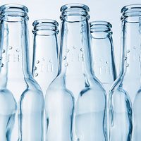 No tires los frascos de vidrio y botellas vacías y transformalos para un uso espectacular en tu cocina