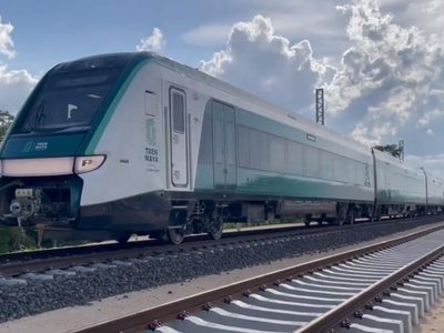Por “mantenimiento”, convoy del Tren Maya en el que viajaba AMLO se detiene más de una hora
