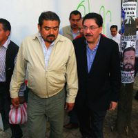 A regañadientes, el grupo de Ulises Ruiz se suma a la candidatura de Murat