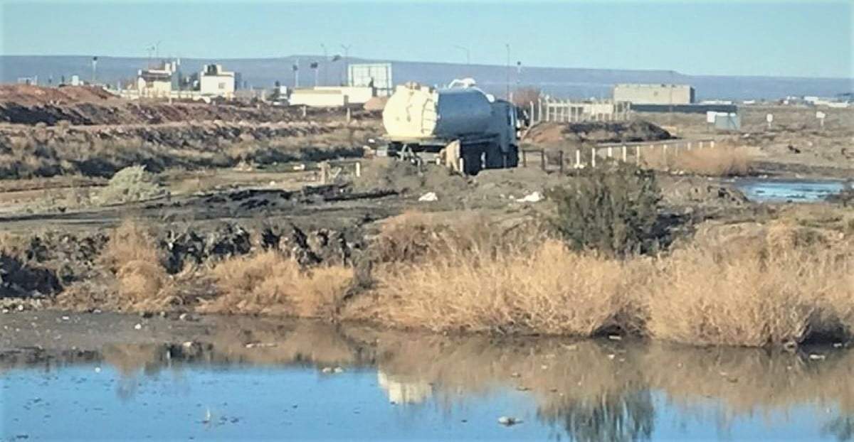Piletas para líquidos cloacales en Colonia Nueva Esperanza. Fuente: (Facebook)